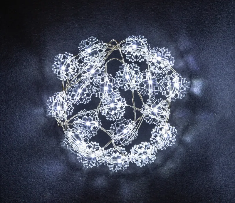 Гирлянда Navigator 14 049 NGF-DM001-20CW-2AA (белые снежинки 2.3м)